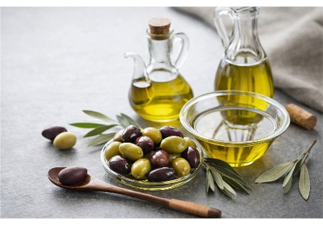 يرتبط استهلاك زيت الزيتون بكثرة بانخفاض خطر الوفاة بأمراض القلب أو السرطان